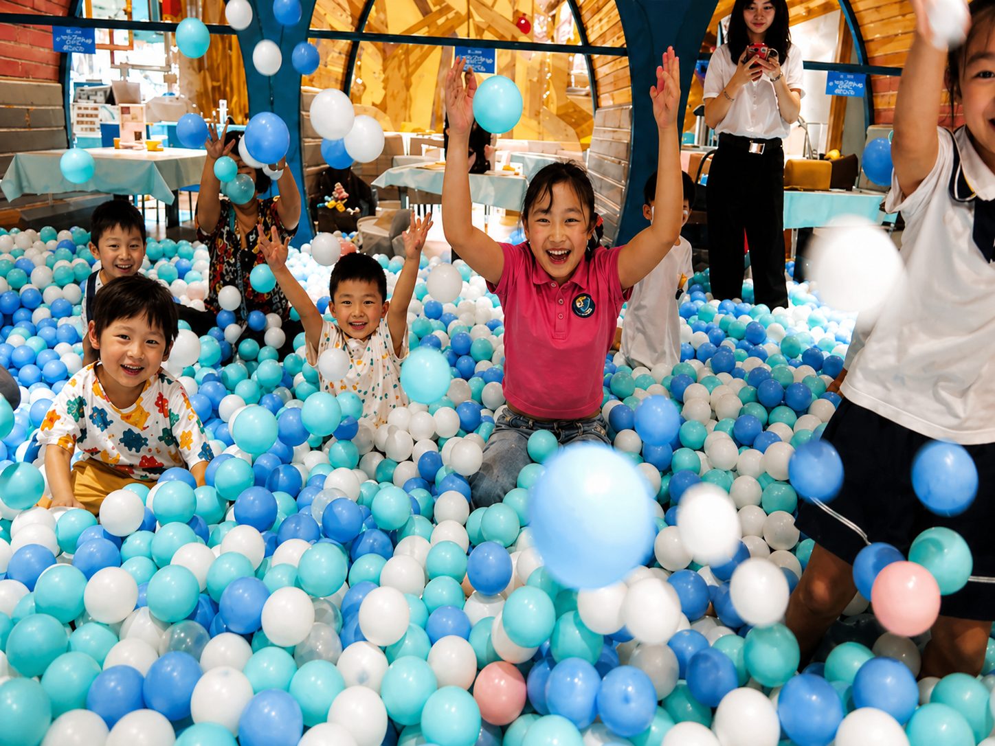 卡通尼儿童成长学院球池互动活动
