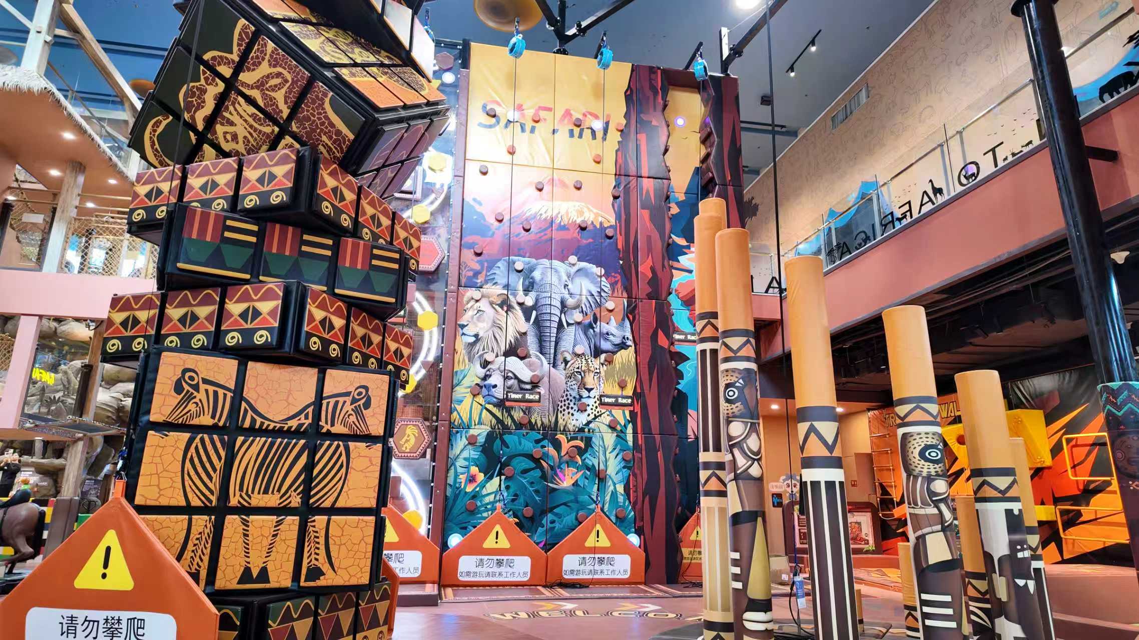 卡通尼乐园野趣攀爬空间实景